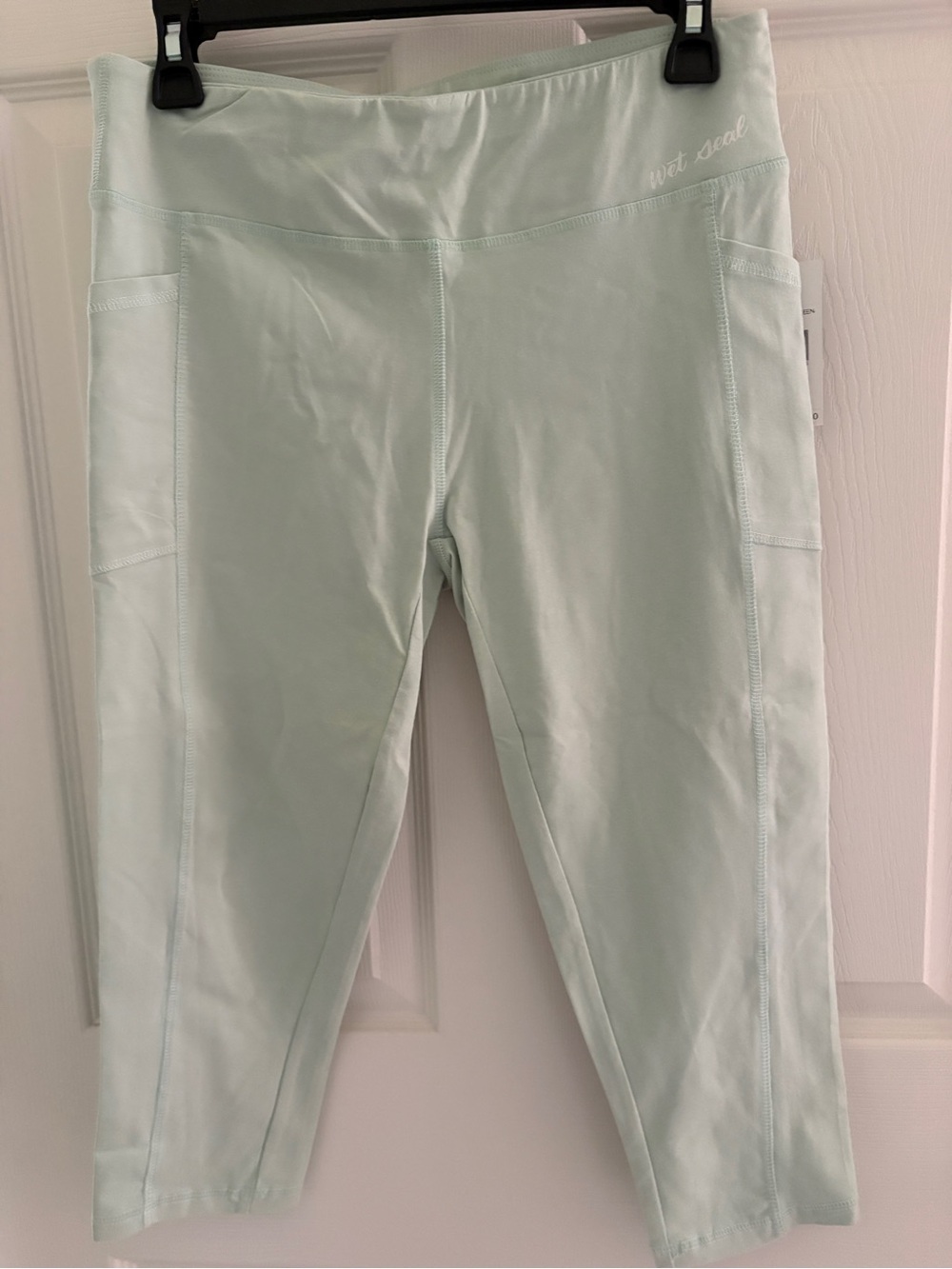 Wet Seal womens Mint Green Capri Leggings with Side Pockets